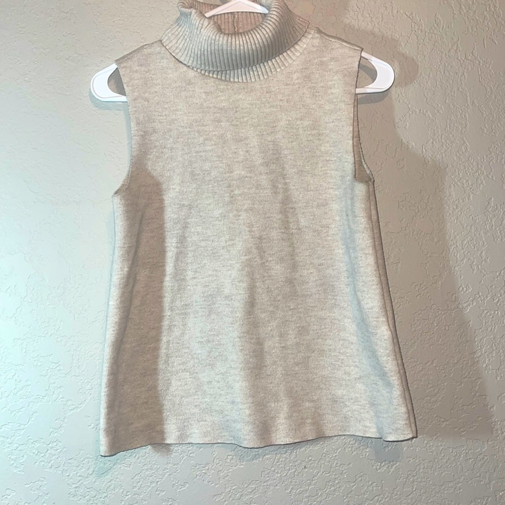 Short sleeve turtleneck sweater
